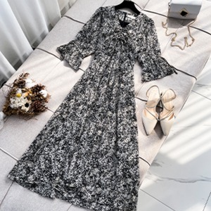 散りばめられた花柄のサマーワンピースドレス 【LFOp04】