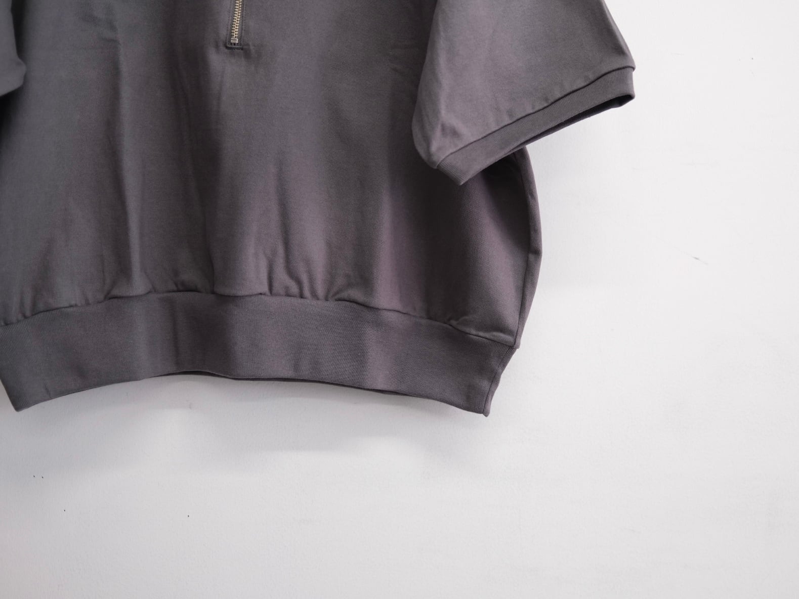 REVERBERATE” HALF ZIP JERSEY SHORT SLEEVE” | Lapel online store