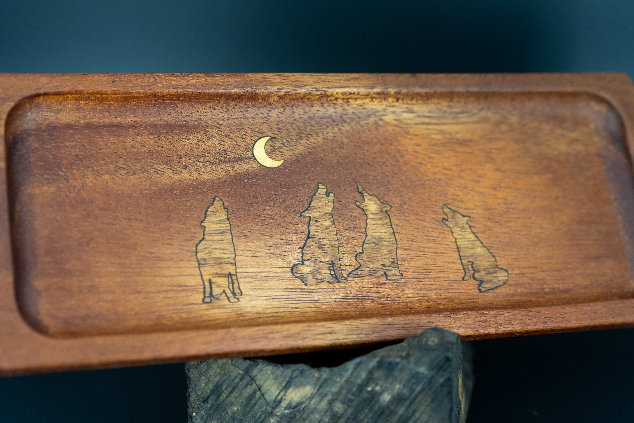 【イギリス家具を代表する銘木】ホンジュラスマホガニー ペントレイ 象嵌 月に吠える