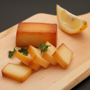 マイルド燻製チーズ（900g、180g×5個）