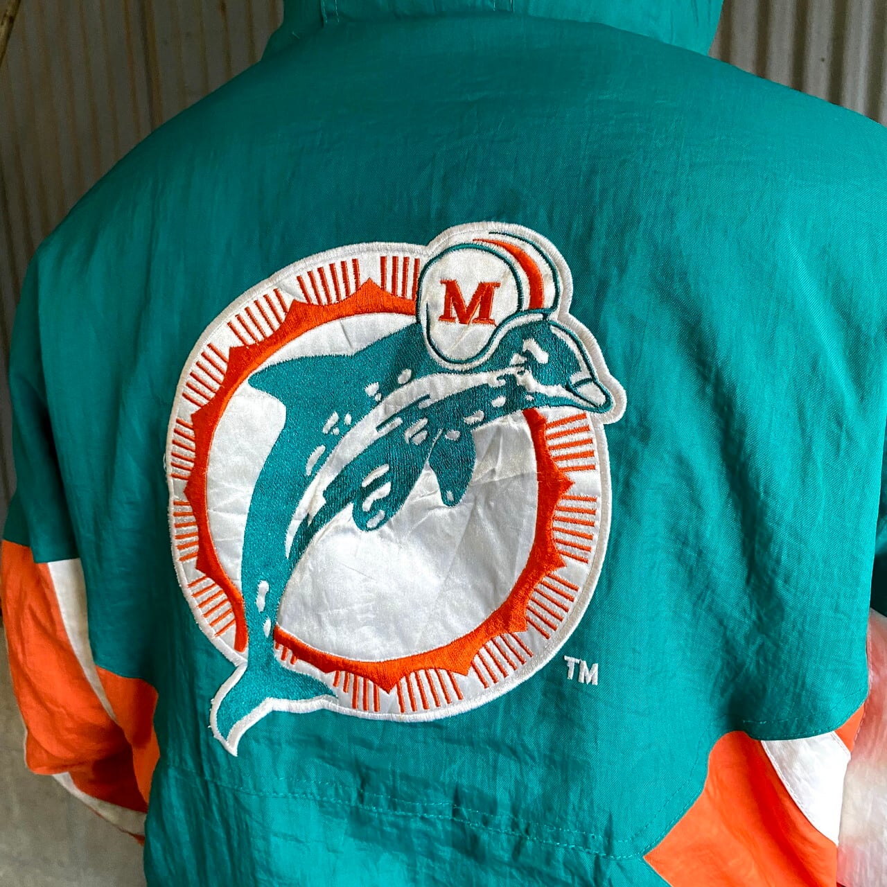 90年代 STARTER スターター NFL PRO LINE 中綿 ナイロンプルオーバージャケット マイアミ・ドルフィンズ メンズL 古着  MIAMI DOLPHINS 90s ヴィンテージ ビンテージ チームロゴ 刺繍 ワッペン 裾ジップ ターコイズグリーン オレンジ  緑色【ナイロンジャケット】 ...