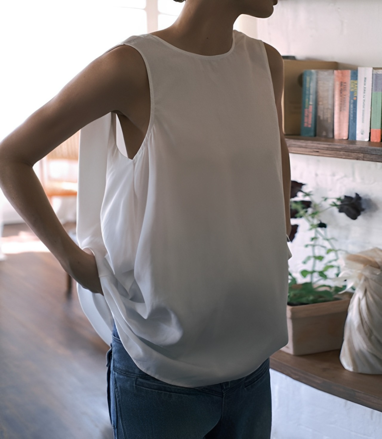 Sleeveless round neck tie back top【H00010】