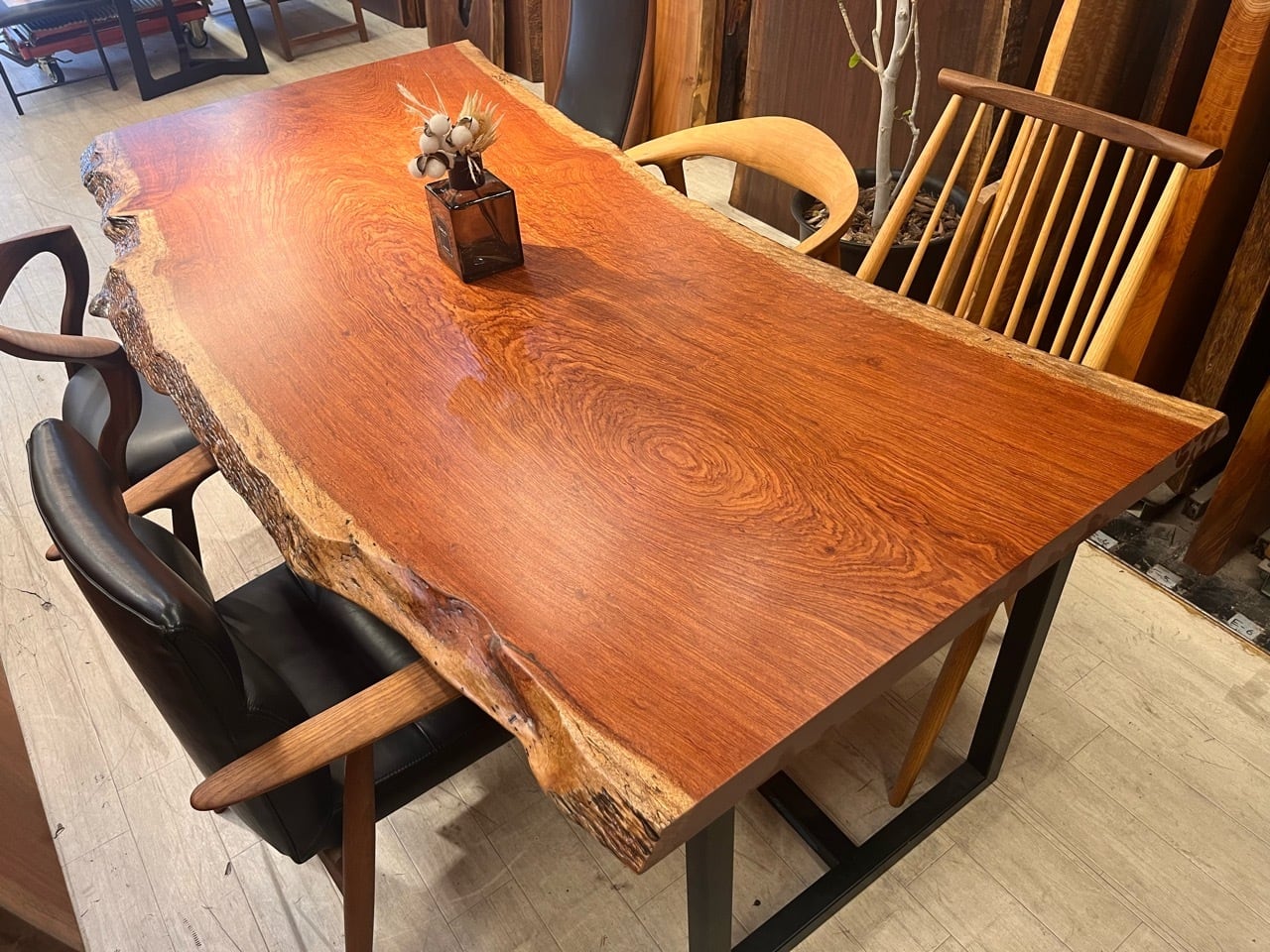 坂本　天然木 大きな一枚板テーブル【ブビンガか】 THE BOARD / ブビンガ – KANADEMONO