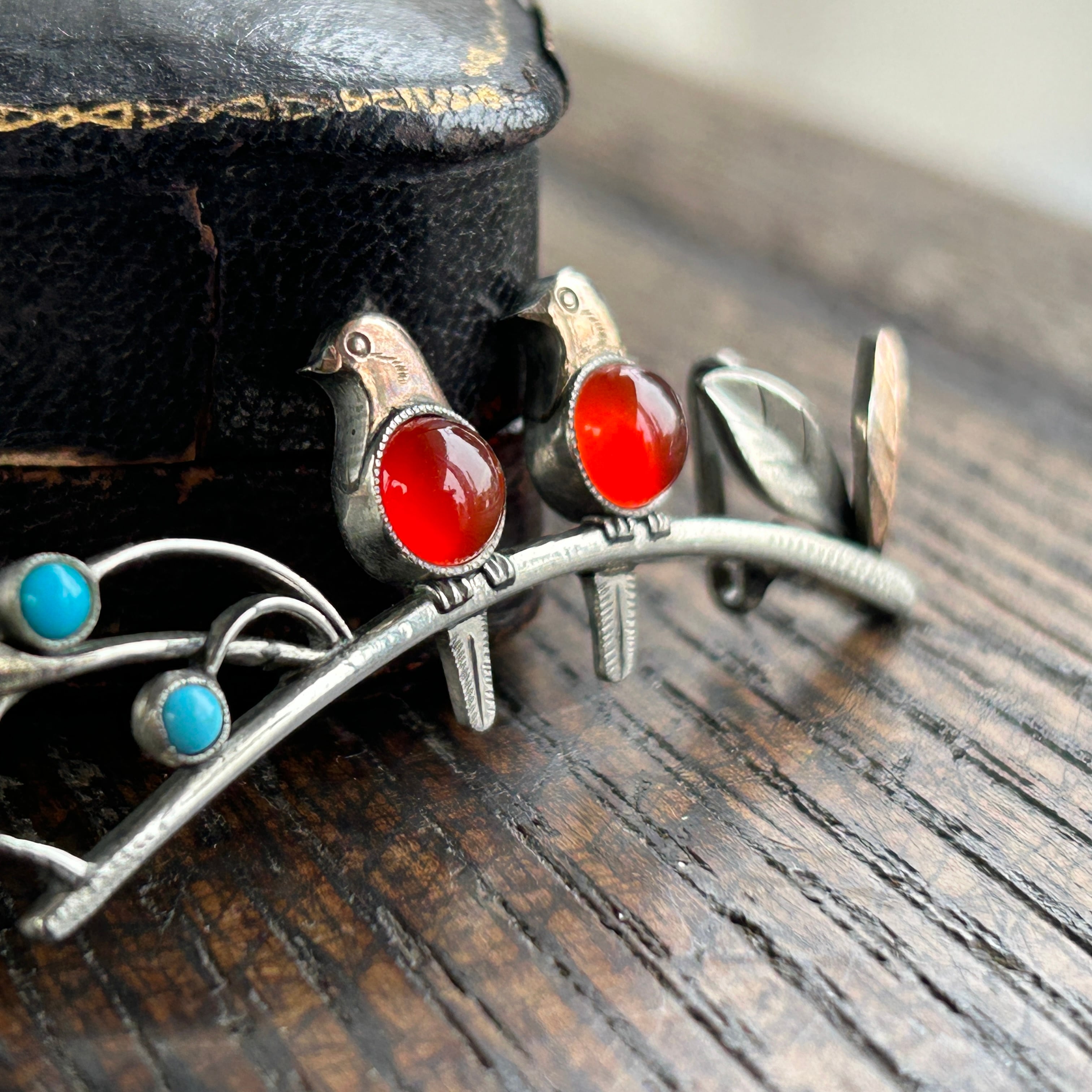 アンティーク　大正から昭和初期　合金製　小枝に鳥の帯留め