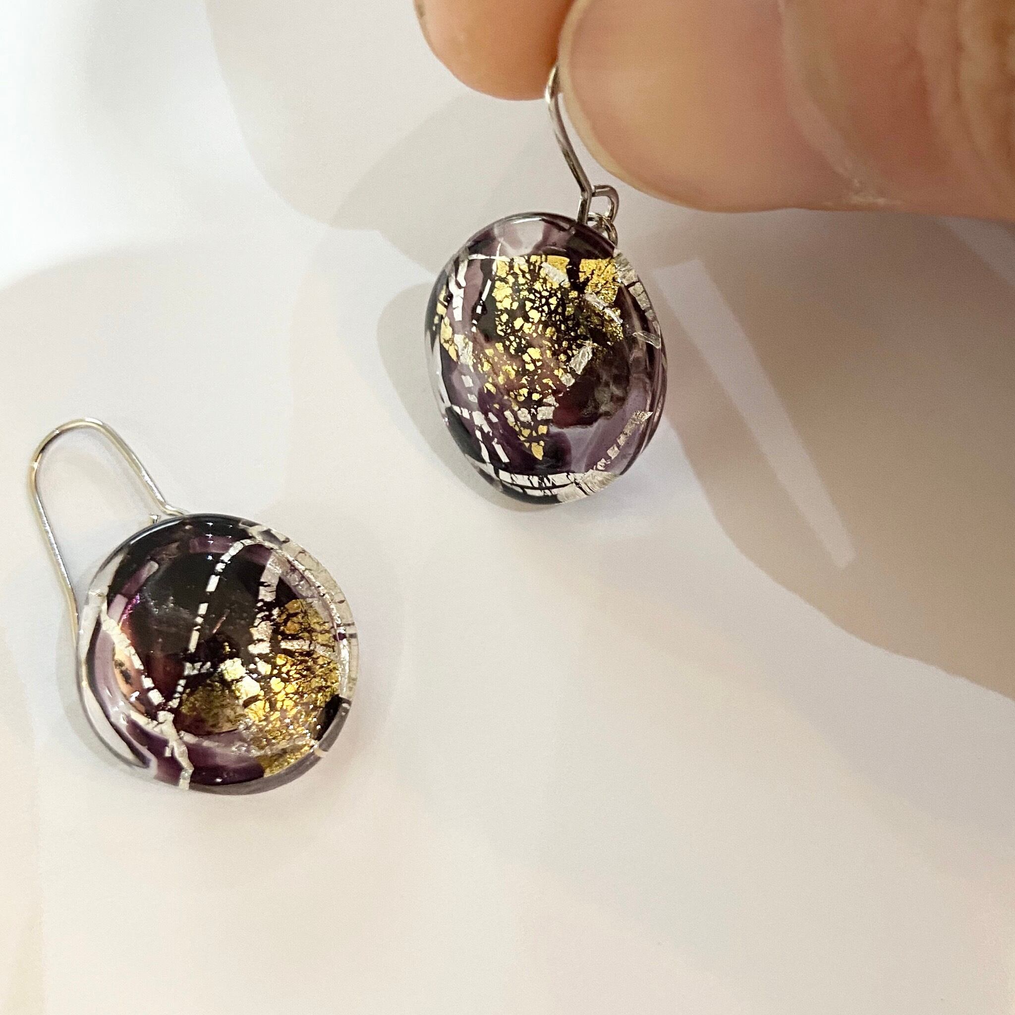 紫 と 金銀箔 の ピアス