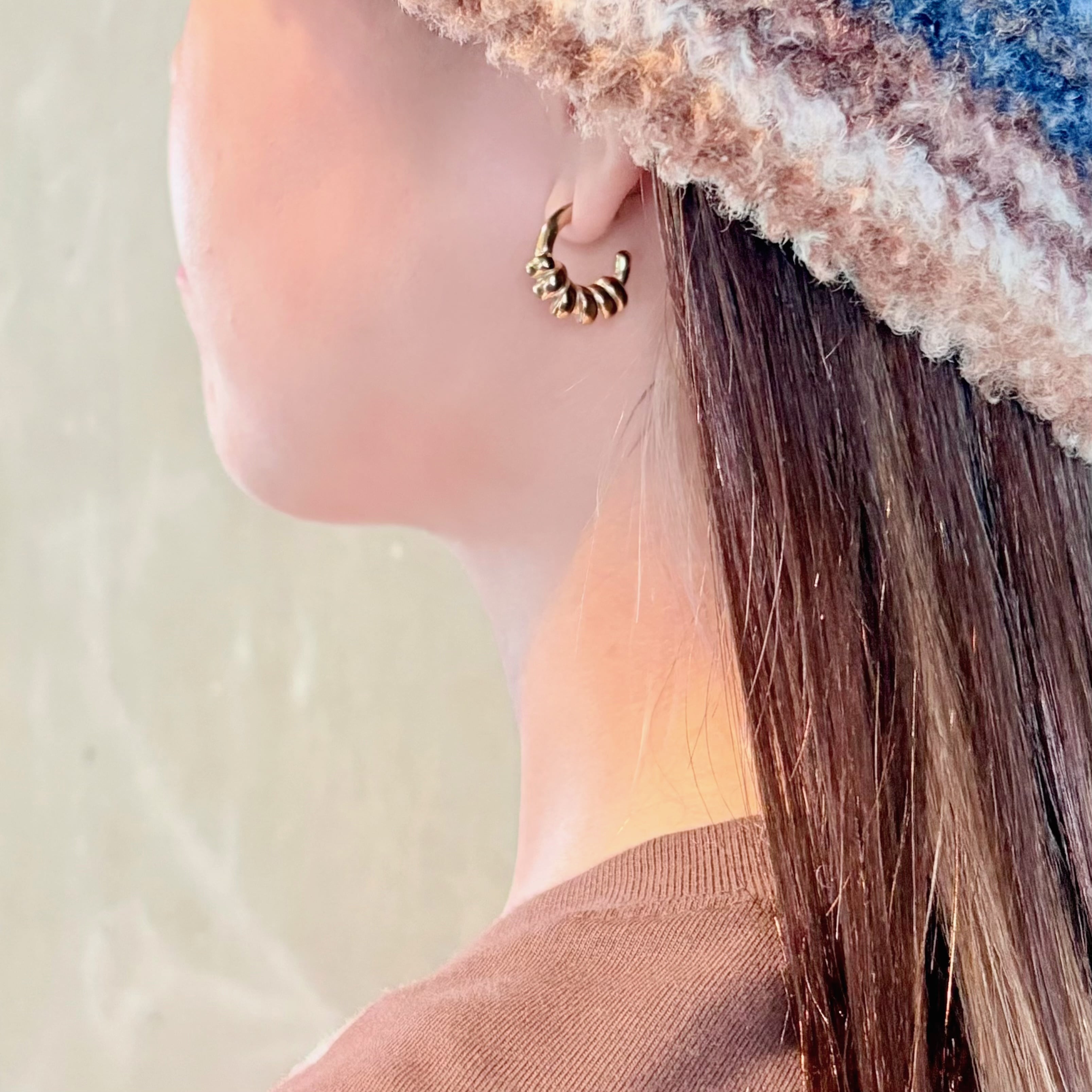 ツイストボリュームフープピアス（316L サージカルステンレス 金属