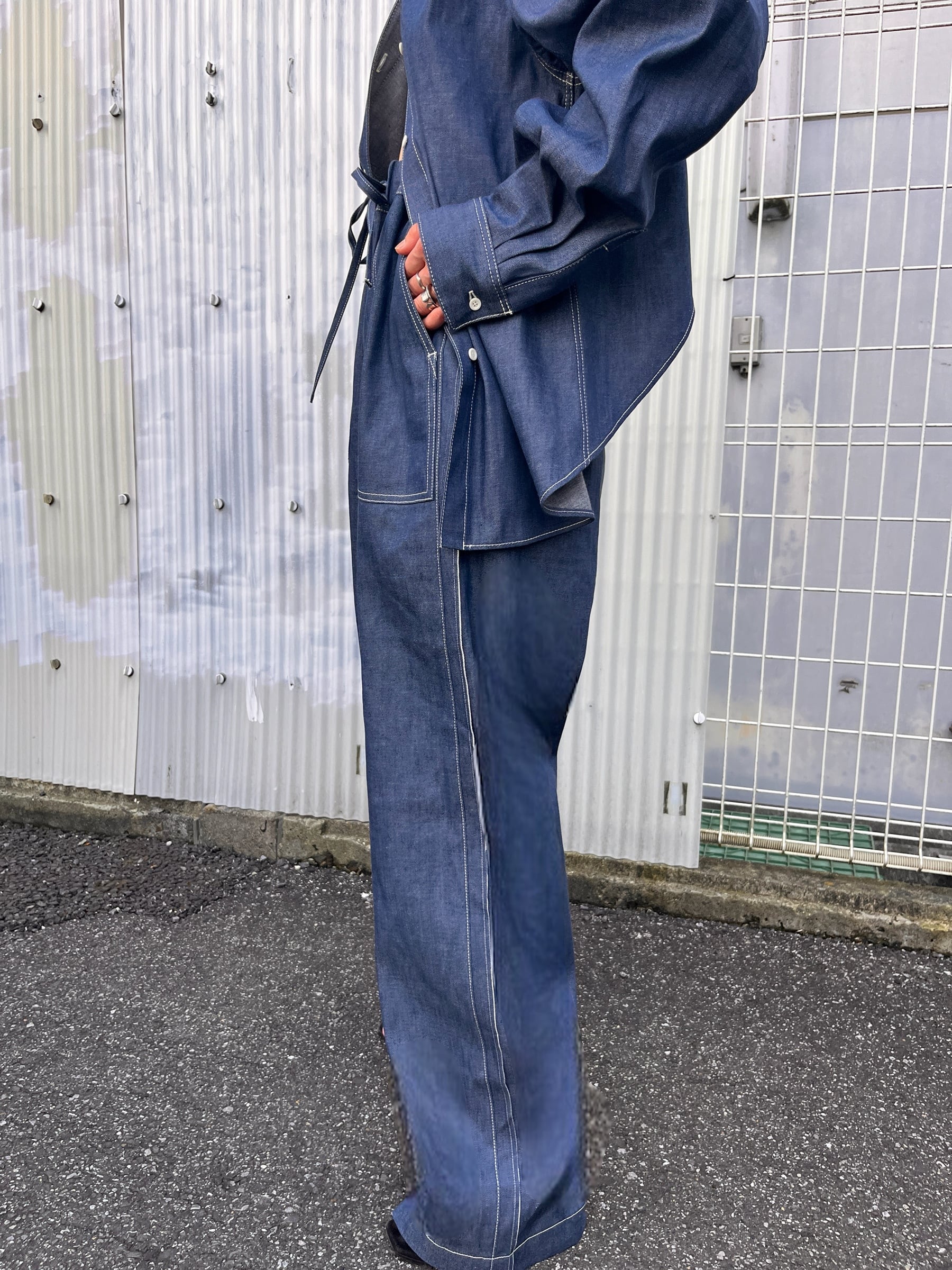 pelleq  [LIGHT DENIM EASY TROUSERS]