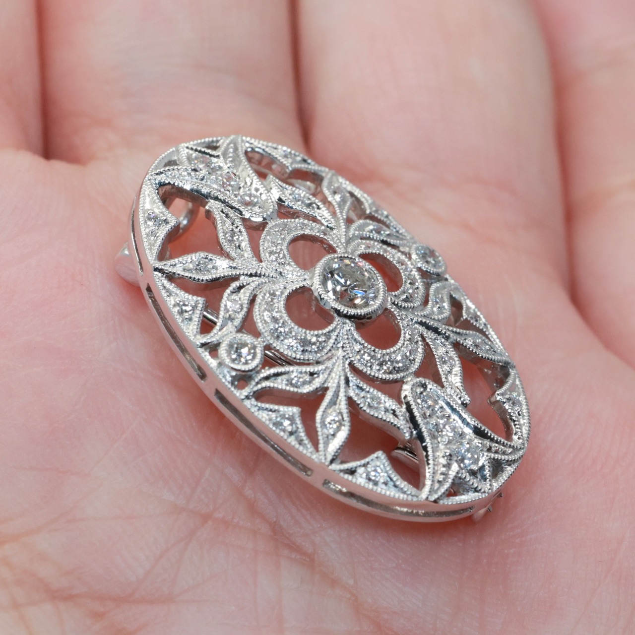 PT900 カールブラックバーン ダイヤモンド 0.55ct ブローチ ミル 