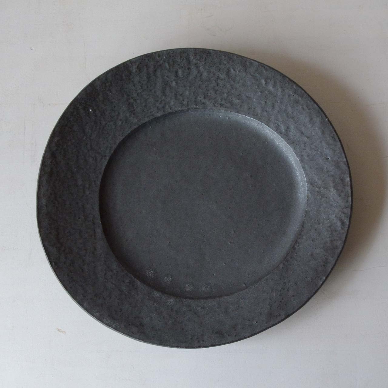 加藤あゐ 黒結晶水玉皿 加藤あゐ 平皿 丸皿 黒結晶水玉