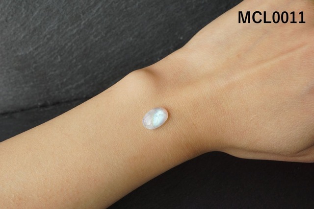 宝石質レインボームーンストーン＜12×8×5mmルース＞【MCL0011】