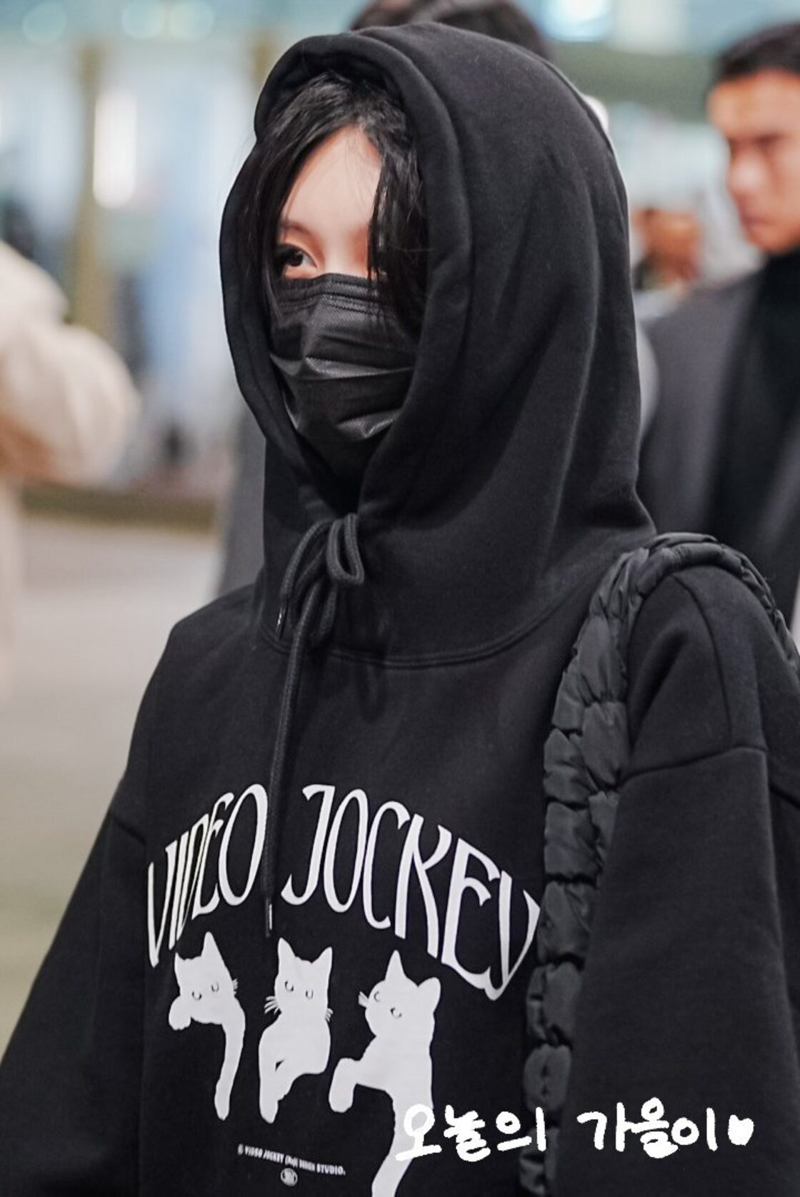 ☆IVE ガウル 着用！！【VIDEO JOCKEY】NYANG NYANG NYANG HOODIE 