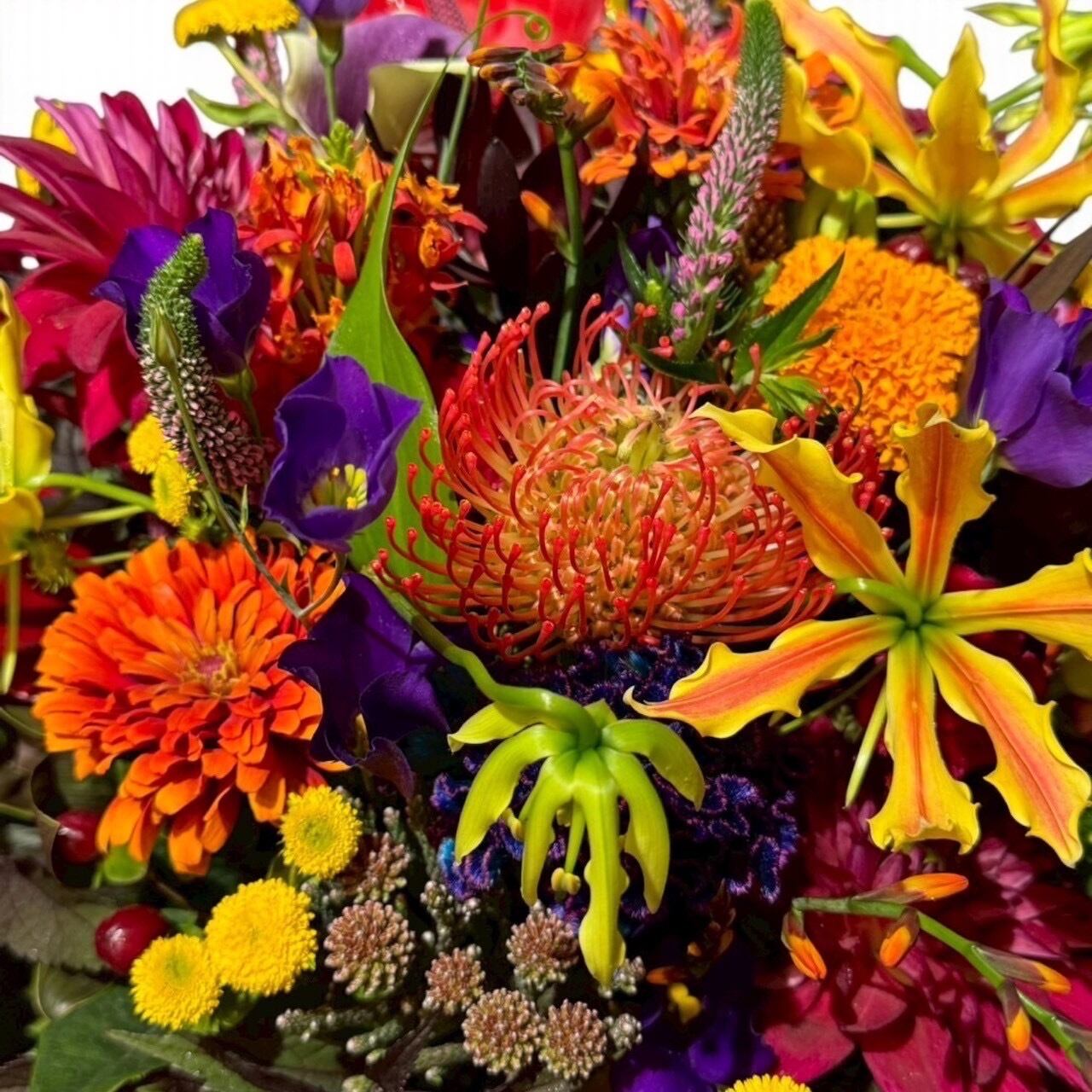 極彩アレンジメント | HANA TO TOGE | 花と棘 | 成城学園前 | 花屋