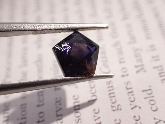 アイオライトサンストーン  1.81ct　[C13‐735]