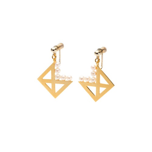 5 Pearls on Matal Plate Earrings - Square 45°