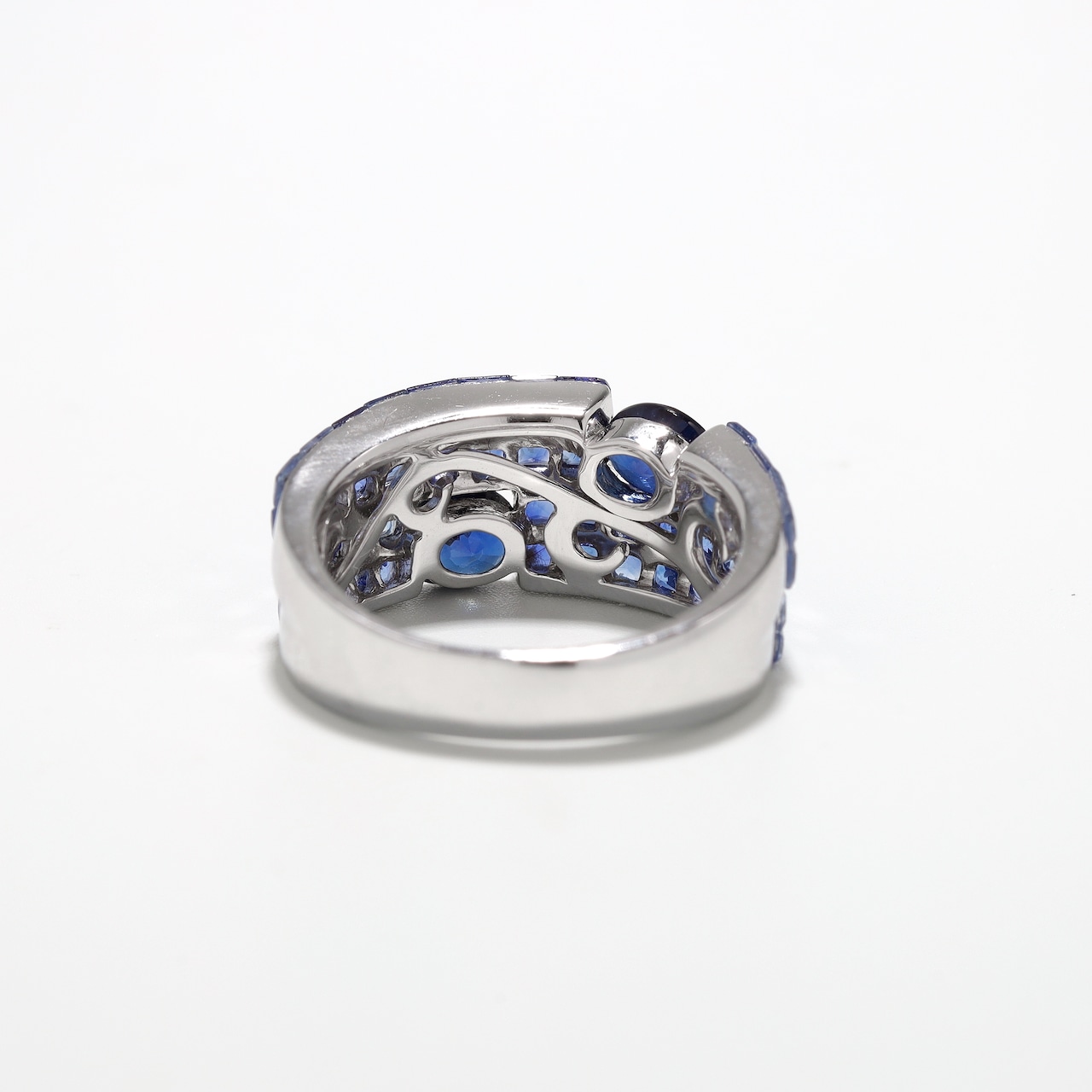 ミステリーセッティング サファイア リング K18(WG) / 5.600ct