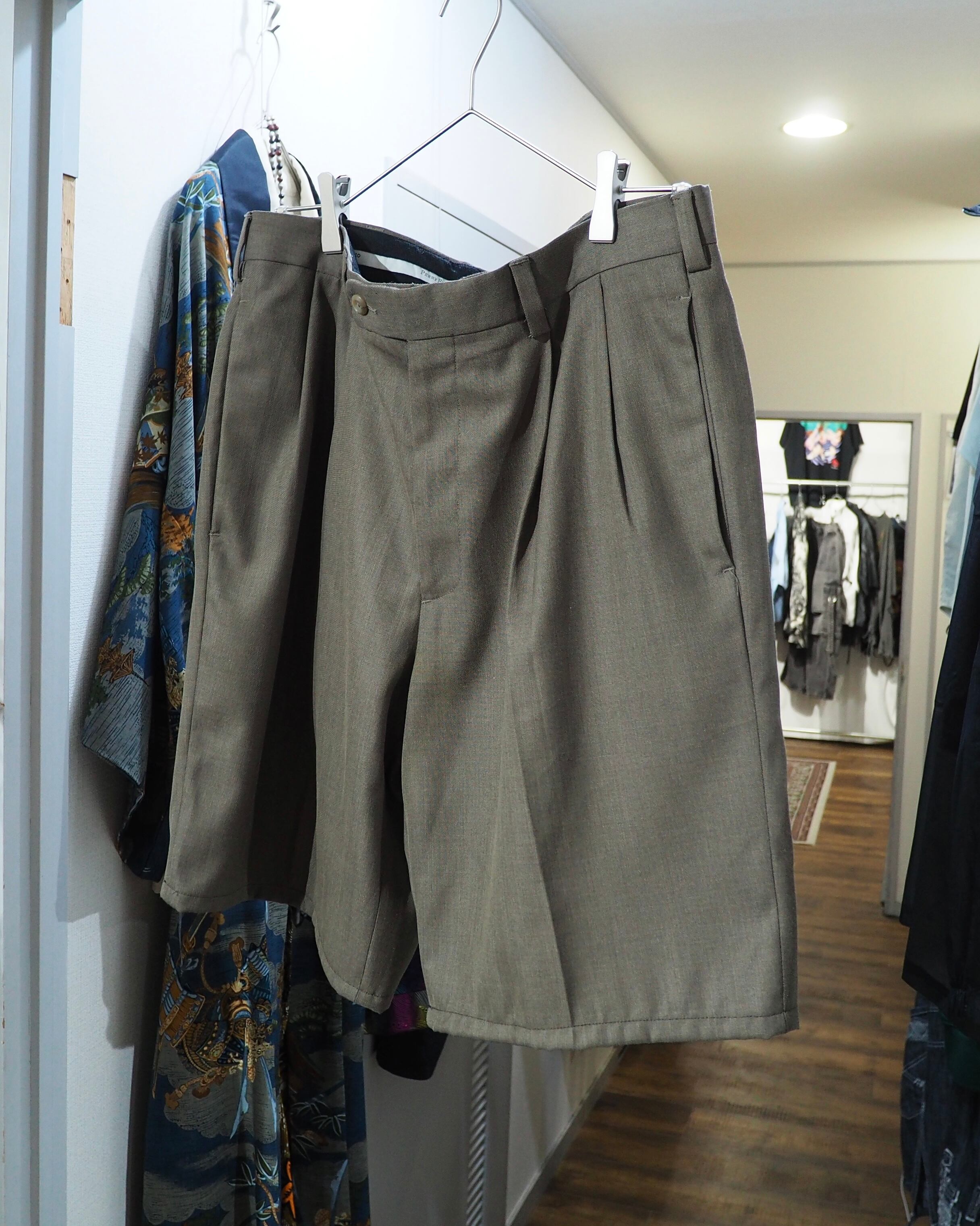 ” Perry Ellis ” Two tuck Wide slacks Shorts