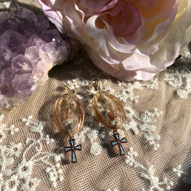 Vintageボタンと淡水パールのピアス