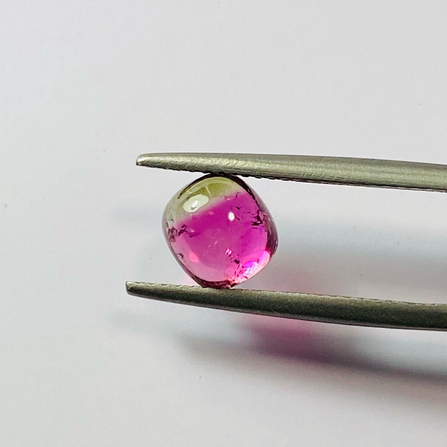 ポップな桜餅!?バイカラートルマリンカボション