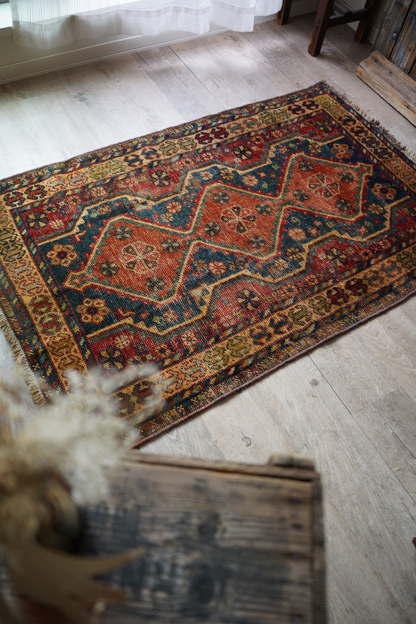 376】Semi Antique Persian Shiraz Qashqai rug 1940's | ヴィンテージ