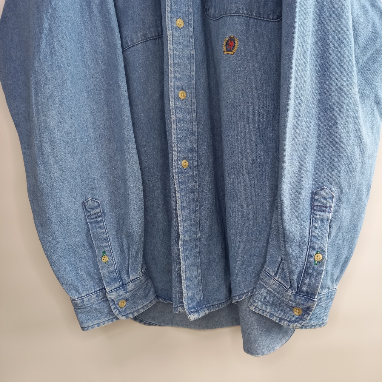 トミーヒルフィガー　デニムBDシャツ　無地　刺繍ロゴ　ブルー　LT