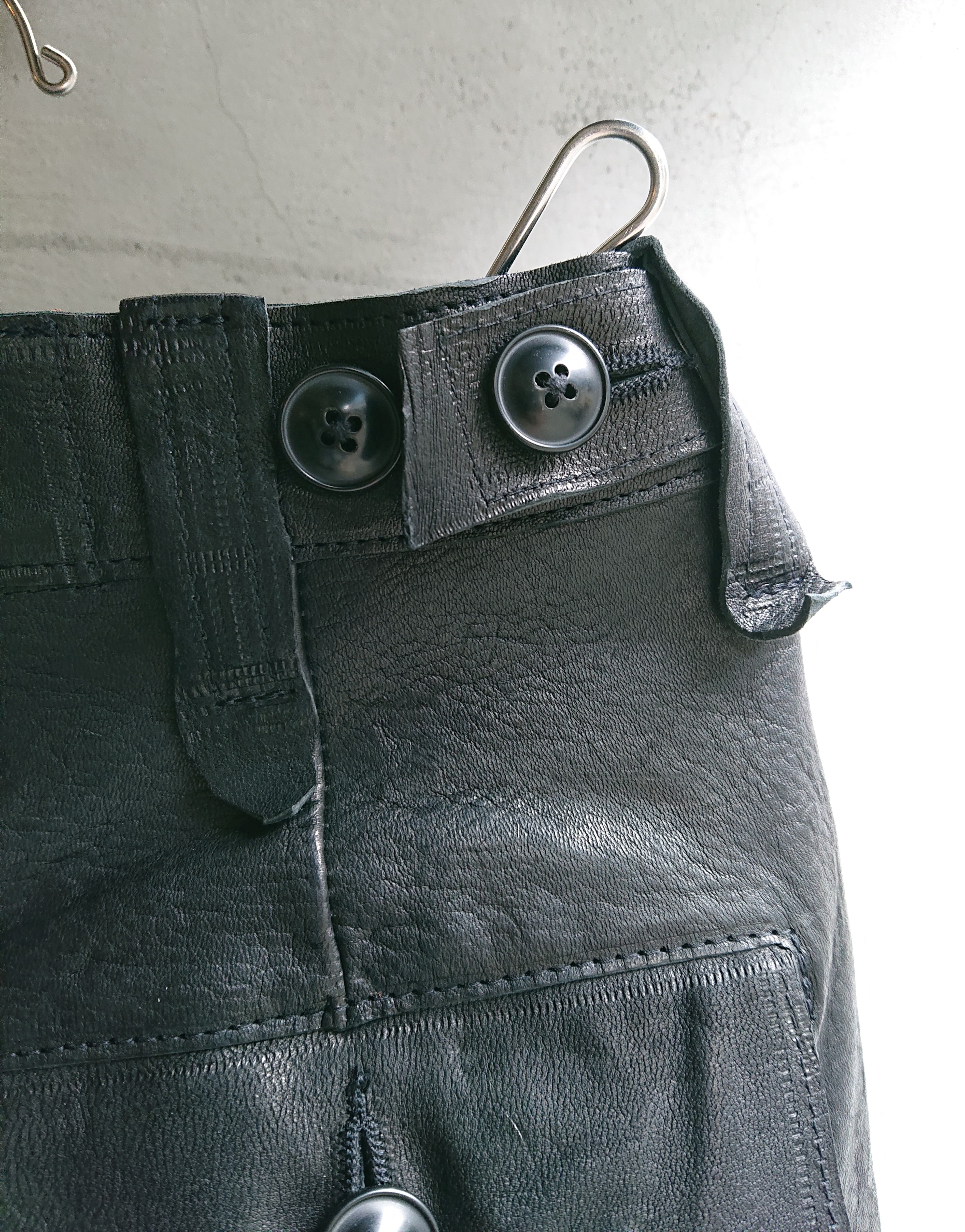 GOODKARMA DEVELOPMENT Lather Cargo Shorts LAZY Black Color | BOW
