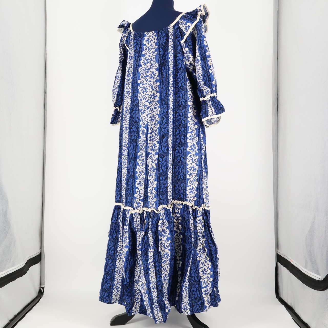 【ハワイ製 フラダンス衣装】ネイビー T&L MUUMUU FACTORY ワンピース ドレス ハイビスカス柄 フリル 白 紺 花柄 かわいい