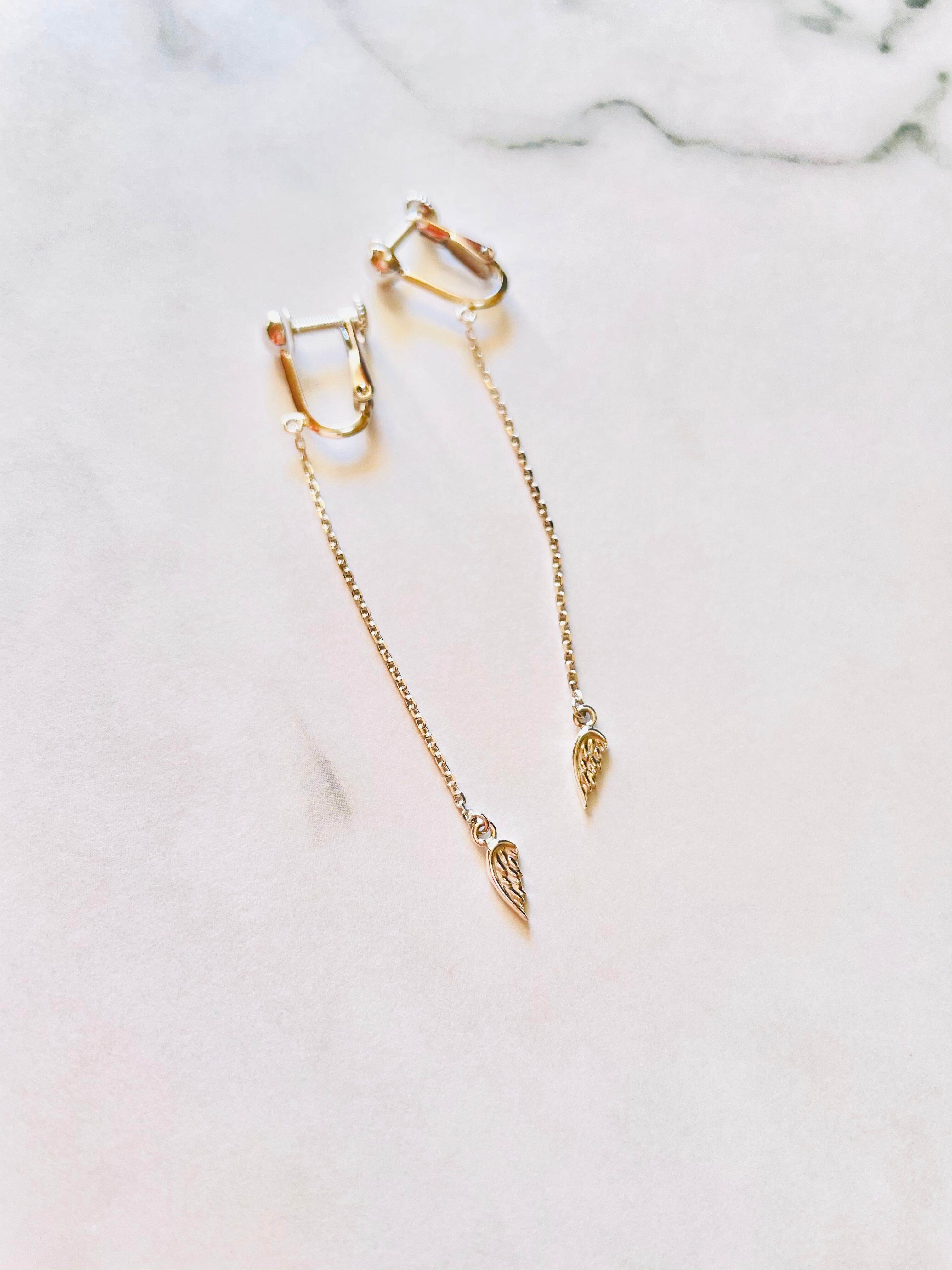 海外（彫刻的）天使 エンジェル イヤリング ルビー色ハート付きAngel