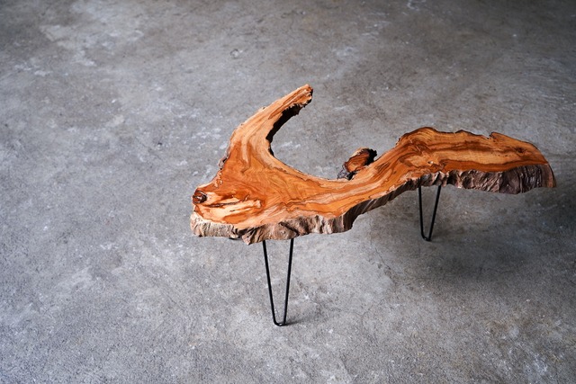 ケヤキの「つ」なテーブル（高さ・カラー変更無料）