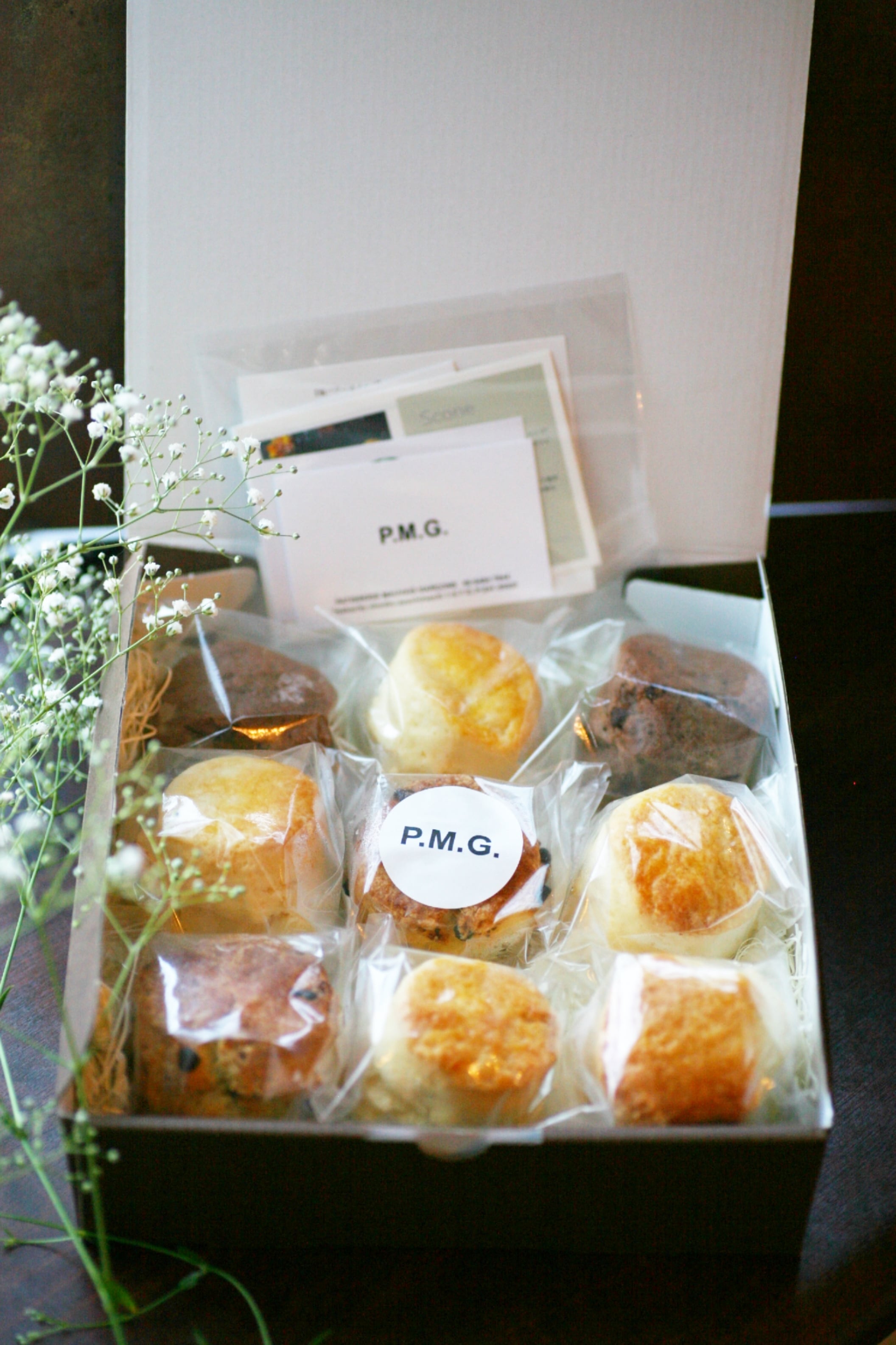 売れ筋ランキング ギフト用スコーン4種詰め合わせ 専用紙袋 メッセージカードつき おすすめ ギフト プレゼント スコーン お菓子 お取り寄せ 人気 贈り物 記念