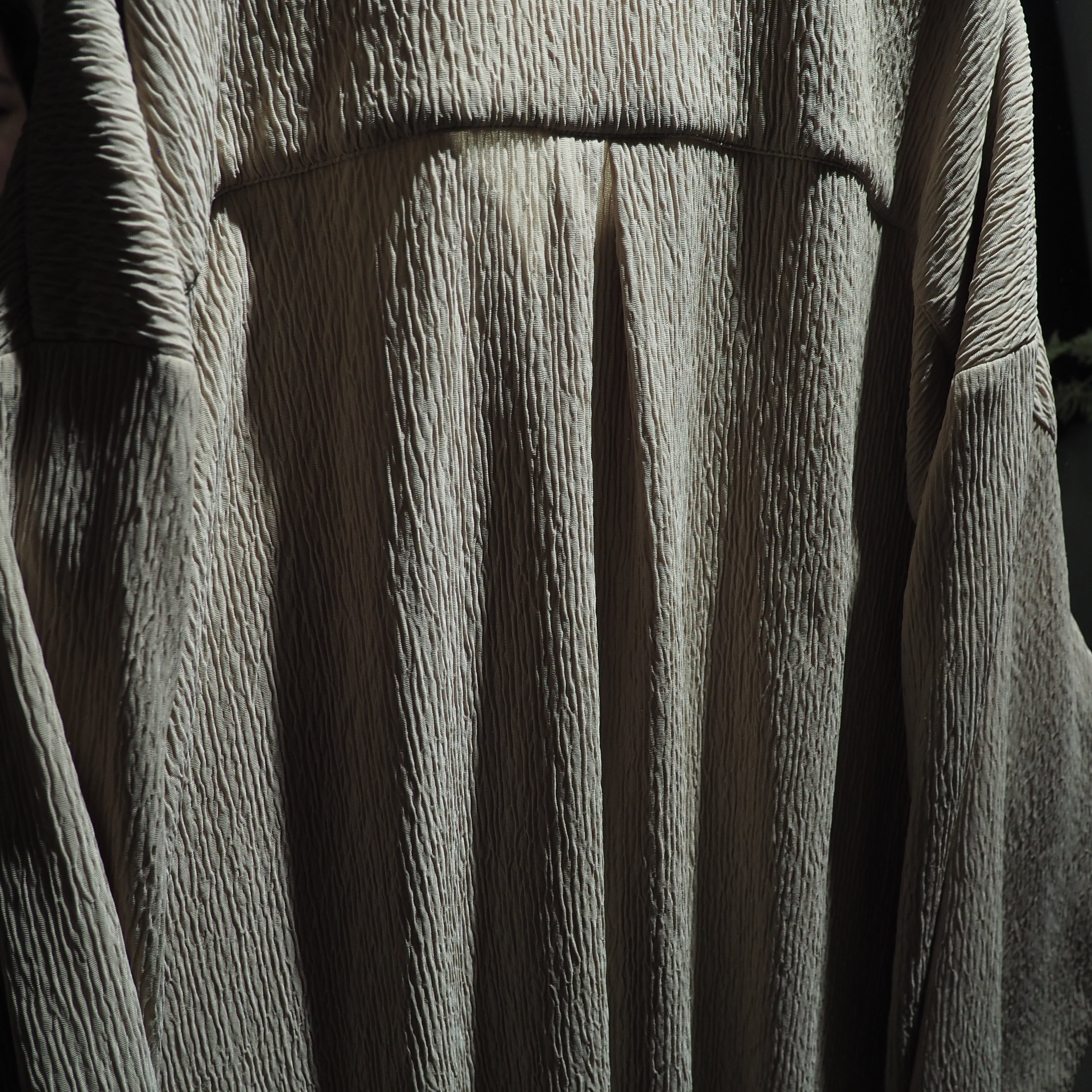 Beautiful Ecru white pleats Design vintage loose open collar shirt