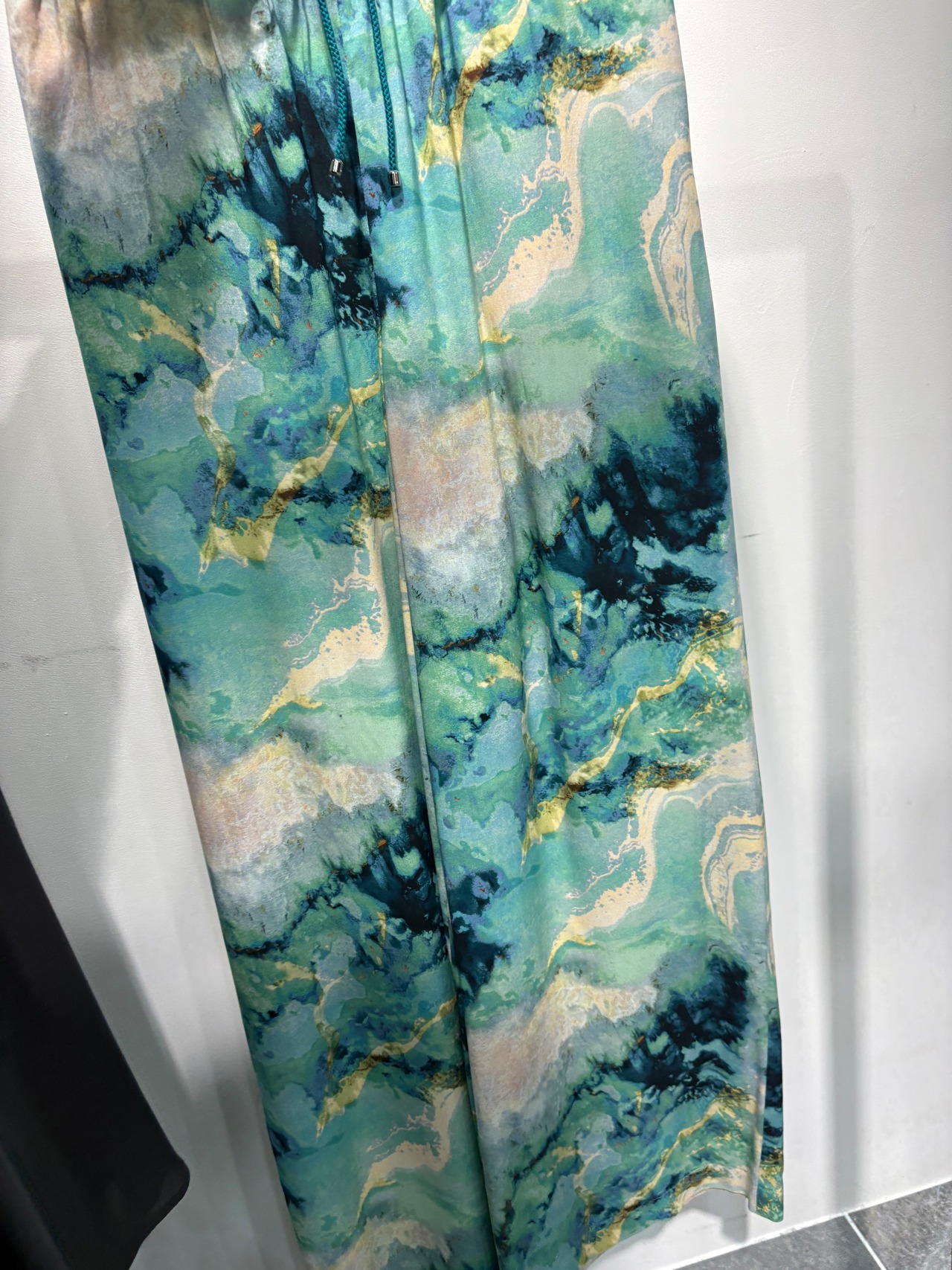 ROBE アート柄　ワイドパンツ　611657