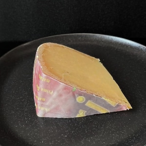 オランダ産 熟成ゴーダチーズ《プリマドンナ・マトゥーロ》400g｜18ヶ月熟成・旨み結晶・グラスフェッド・フレッシュカット  Dutch Aged Gouda “Prima Donna Maturo” 400g – 18 Months Aged | Rich Umami Crystals | Grassfed | Fresh Cut