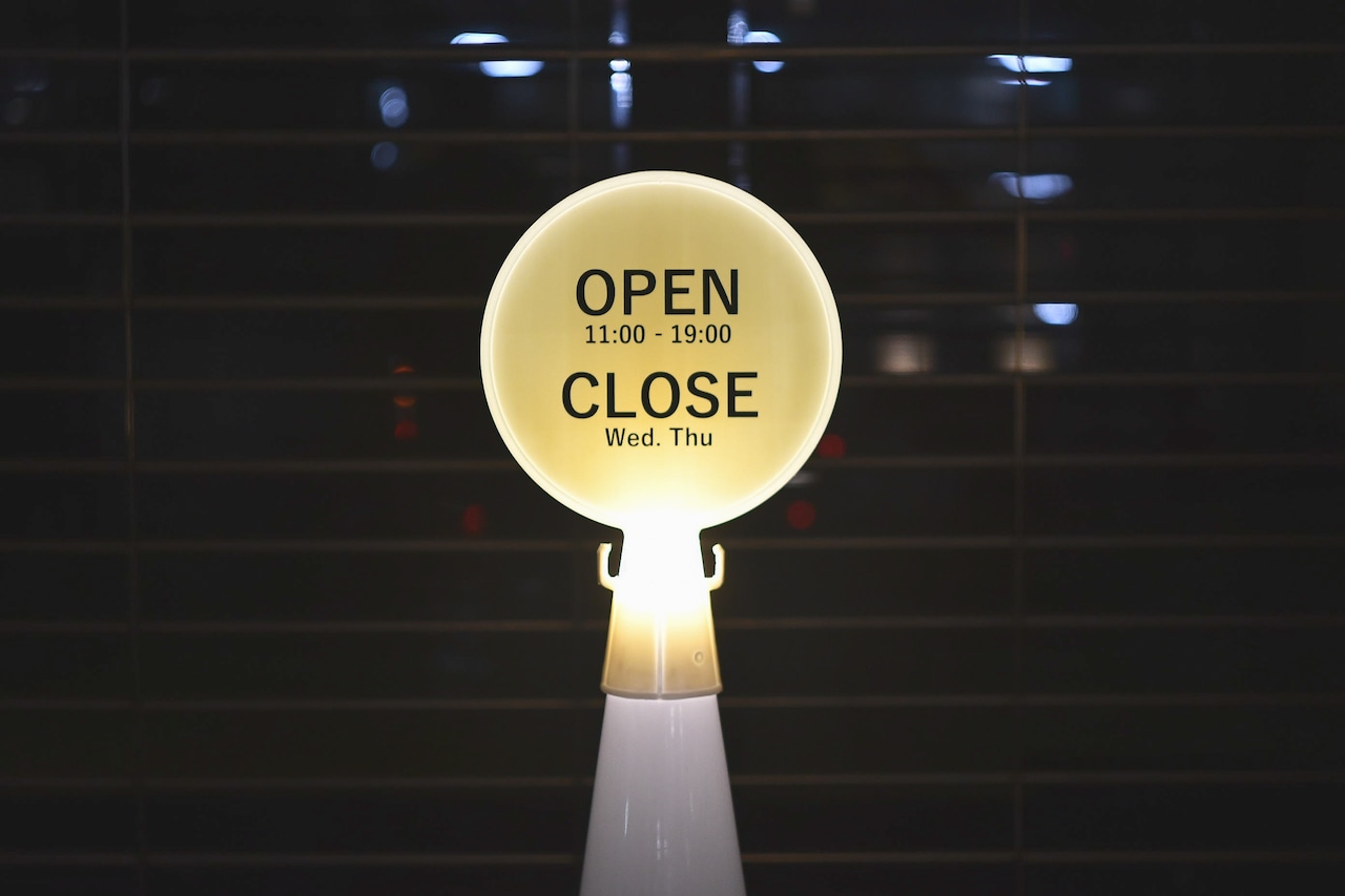 「OPEN CLOSE」PREFAB SIGN