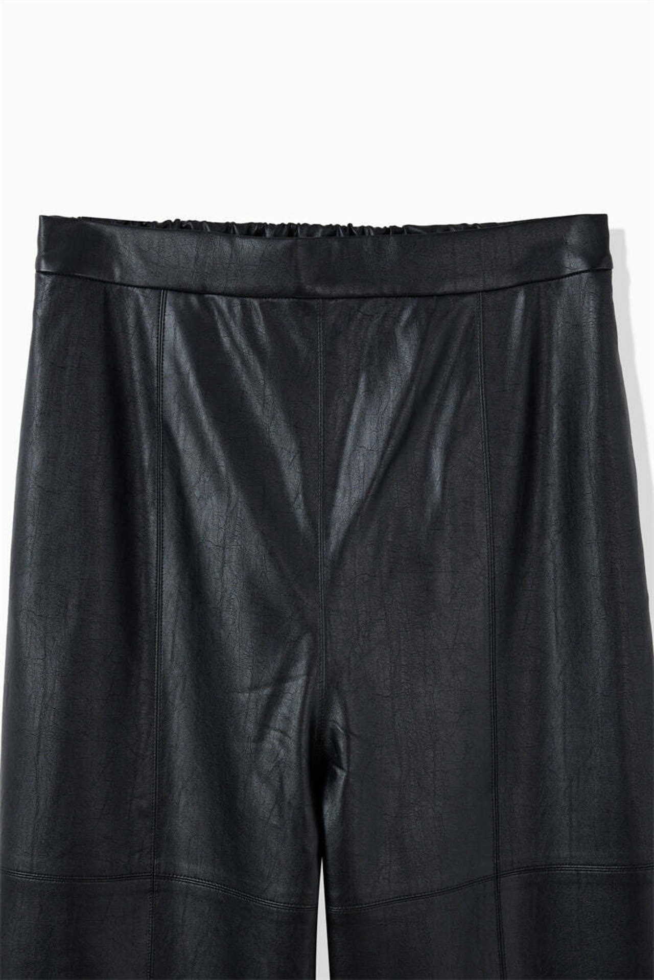 FOURAM - EMBOSS ECO LEATHER PANTS ：Black｜エンボスエコレザー／リラックスストレート／後ろゴムウエスト  ￼