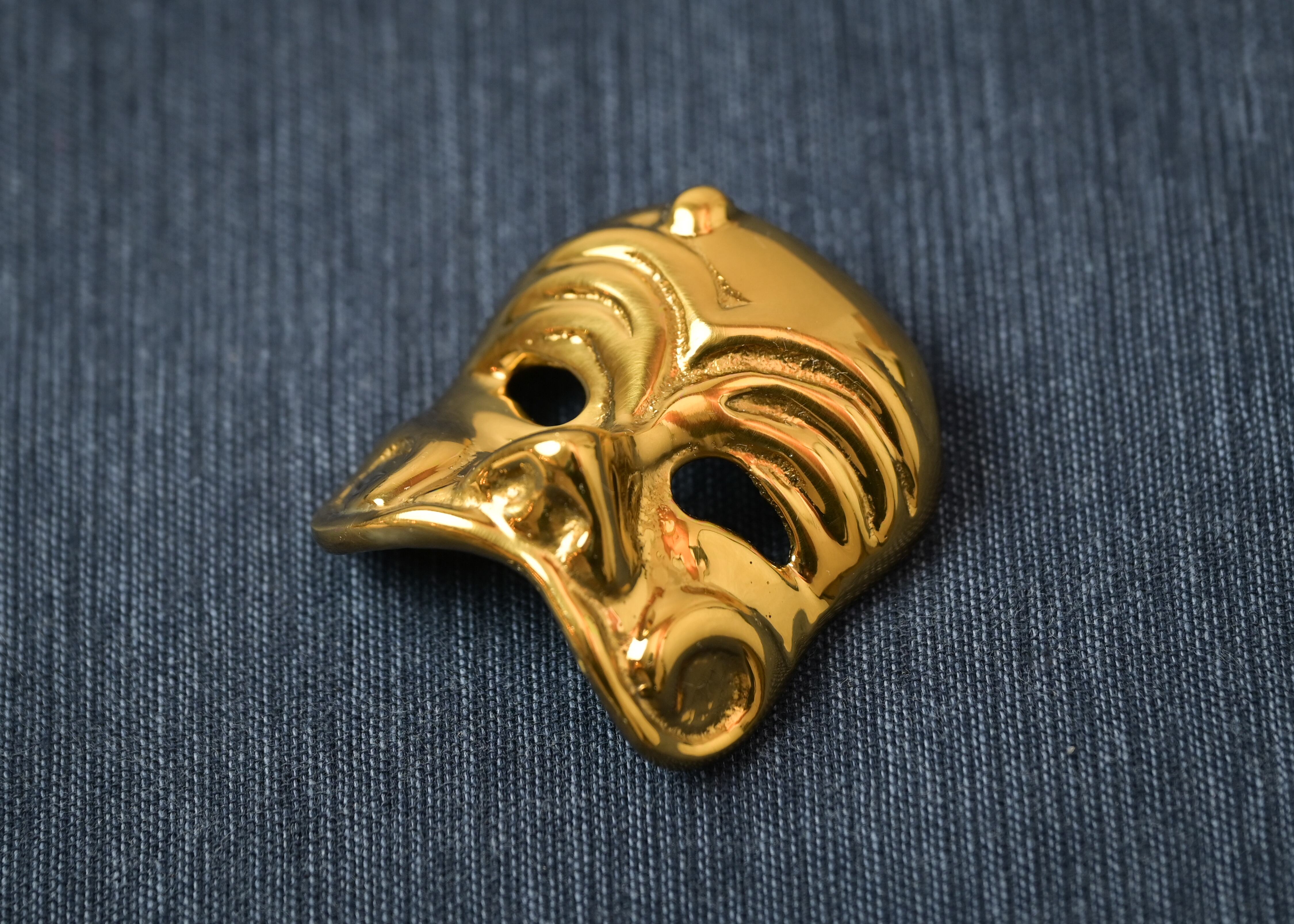 真鍮製 ベネチアンマスクの形の置物 個性的アイテム レア品 | チェコ