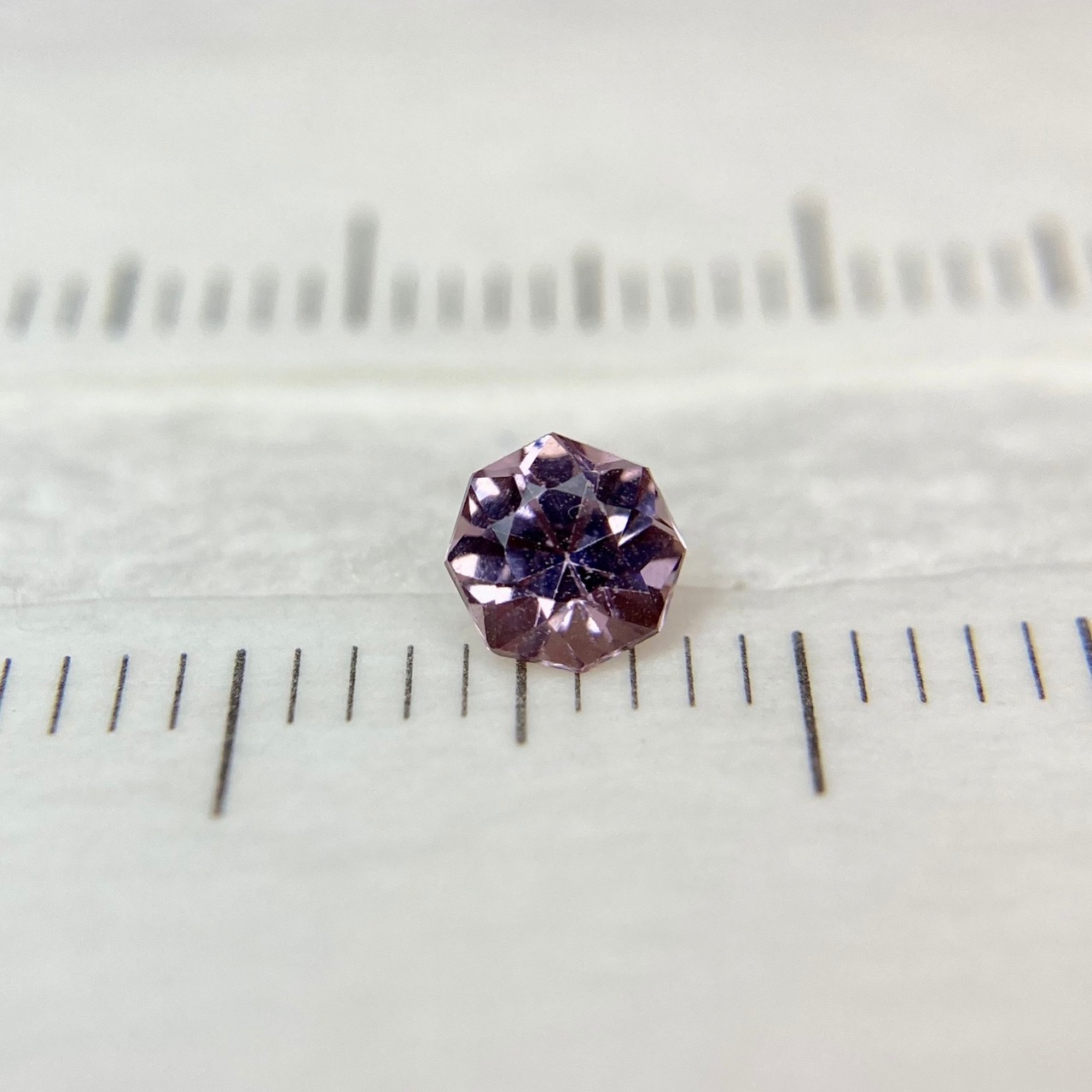 お花みたいな スピネル オクタゴンカット Part2 4.1mm-4.4mm　No.1