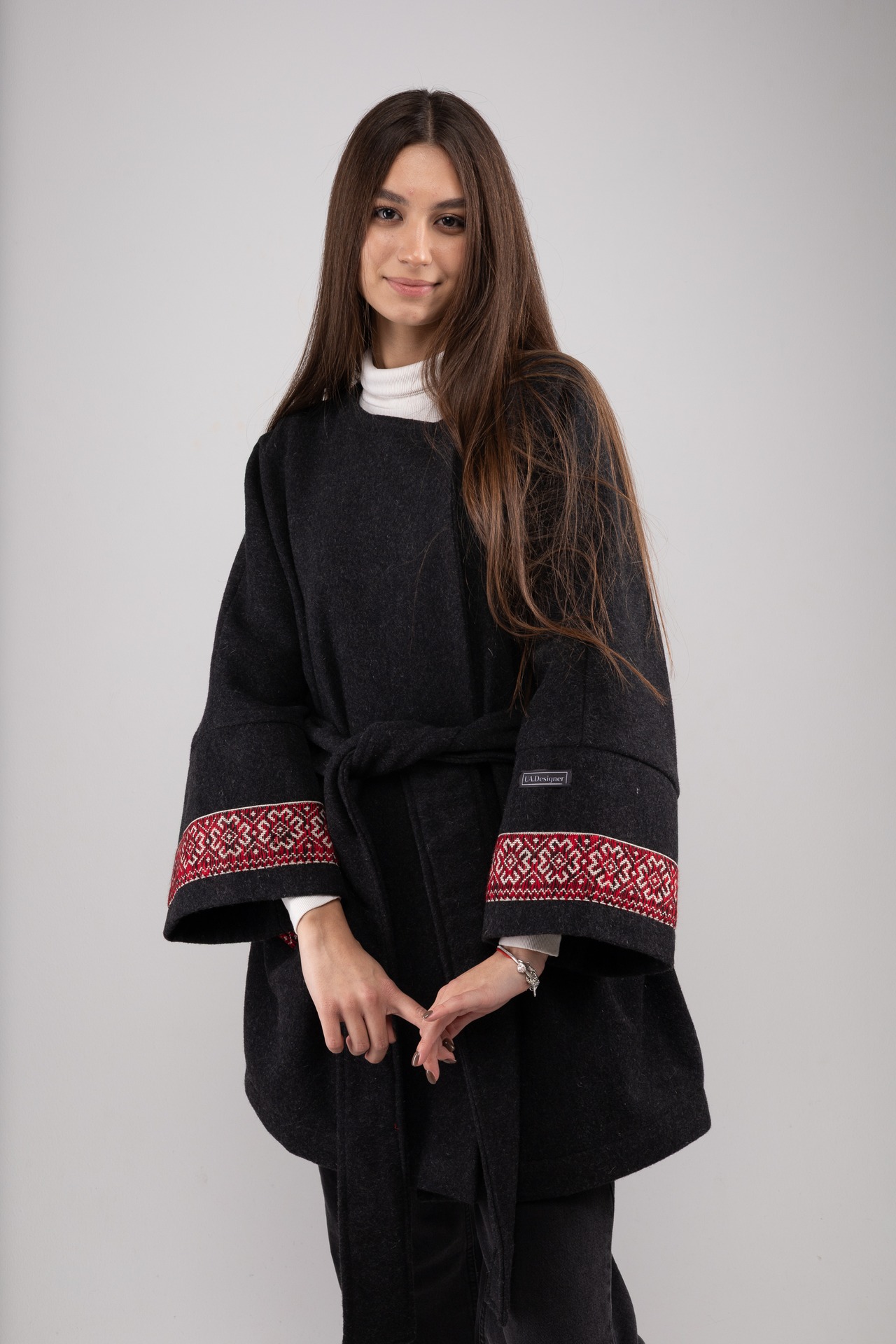 ウクライナ産プレミアムウール100%セミロングコート（黒）クロスステッチ　手刺繍 - 19