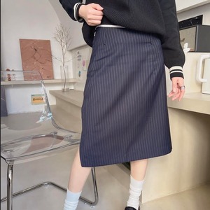 レディース スカート 膝丈 スリム 細身 Aライン スリット サイドスリット ハイウエスト かわいい 大人可愛い きれいめ シンプル カジュアル 上品 おしゃれ かっこいい レトロ こなれ感 ラフ クール モード系 エレガント モダン 主役級 存在感 抜け感 ストライプ 春 夏 OL 通勤 デート お出かけ お泊まり 旅行 レストラン 女子会 休日 ショッピング 韓国 オルチャン コーデ 美脚 脚長 普段使い モテ 清楚 トレンド 流行 インスタ映え 定番 S M L グレー ネイビー