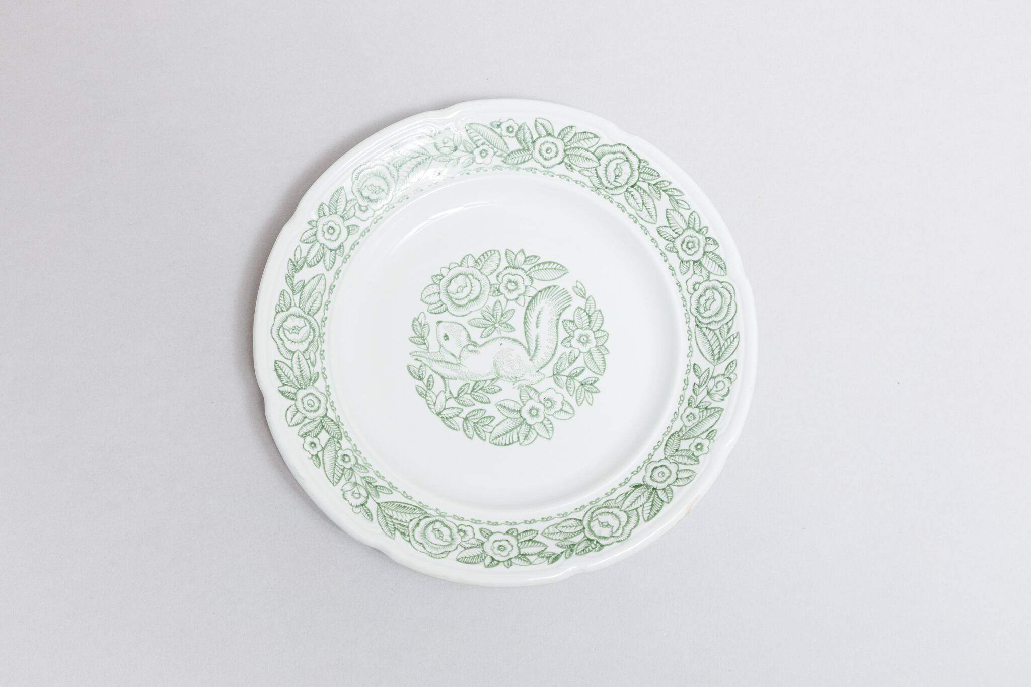 ヴィンテージ 植物柄とリス柄皿 コナコヴァ陶器工場 旧ソ連 0399