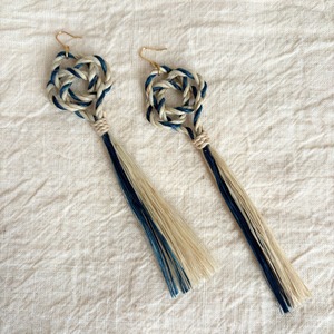 藍染め精麻あわじ結びピアス／イヤリング