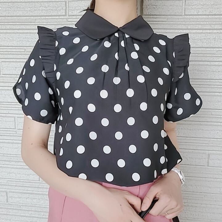 Shoulder ruffle dot shirt《2color》