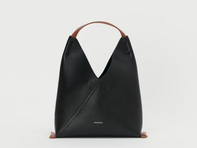 Hender Scheme” triangle bag black” | Lapel online store