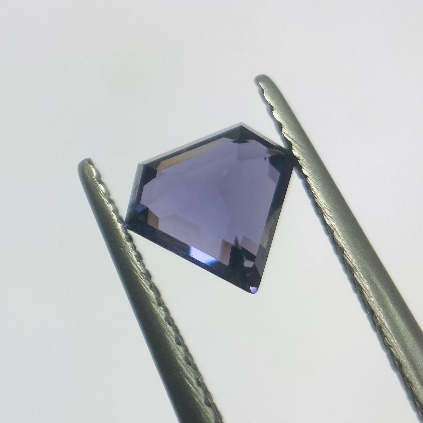 クールなイケメンスピネル