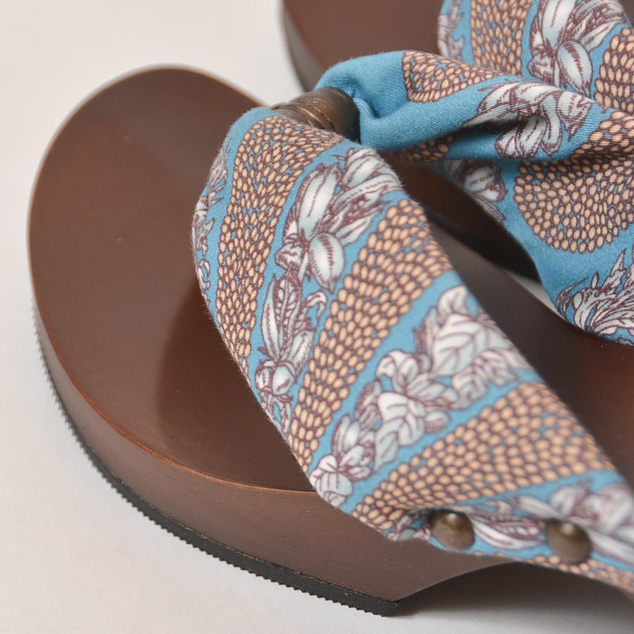 水鳥工業 hitete ダークブラウン6.5cmヒール KCW-23 ひらけゴマ