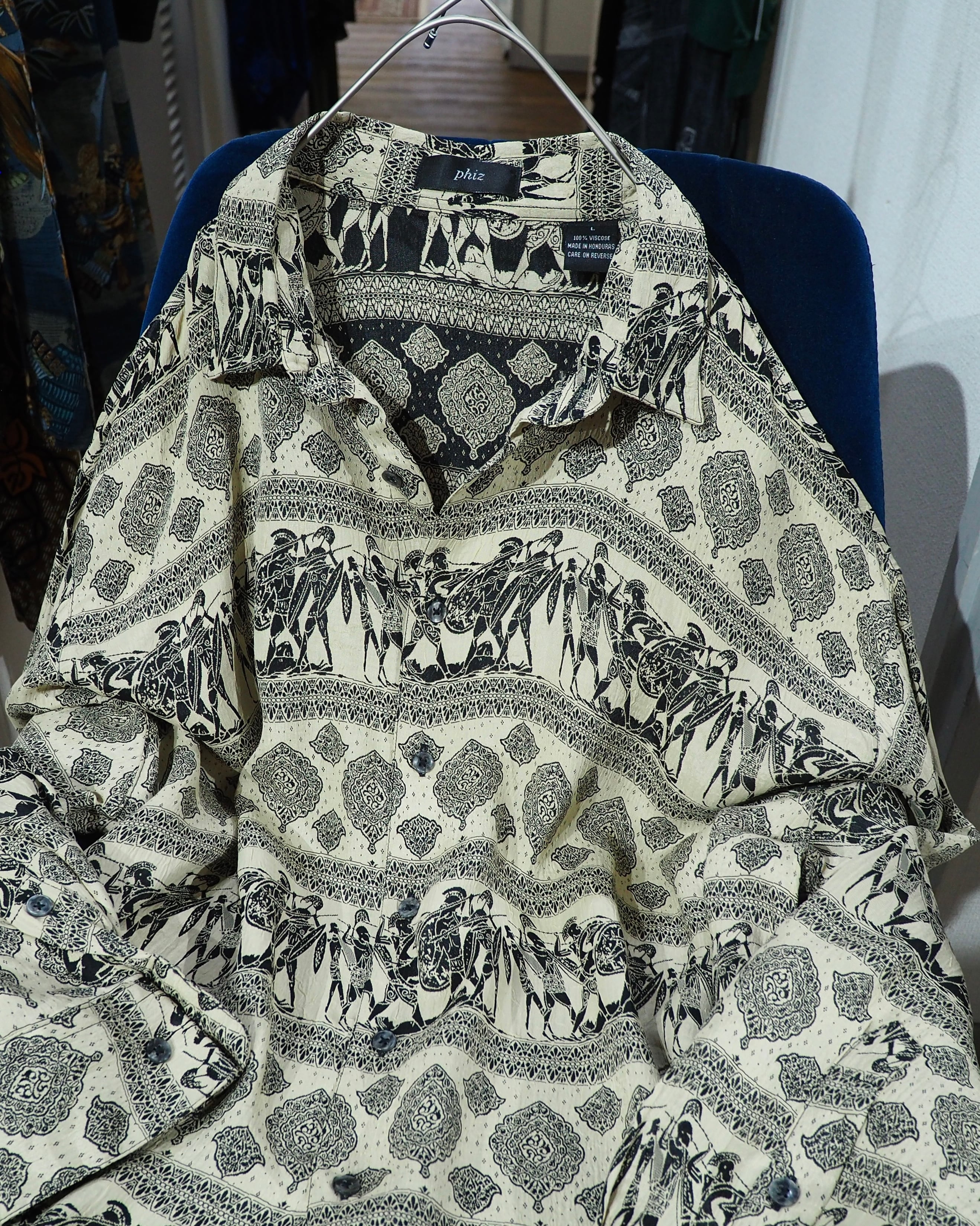 1990s " GOOUCH- Phiz " Soldier × Geometric pattern Embossed vintage Drape loose shirt