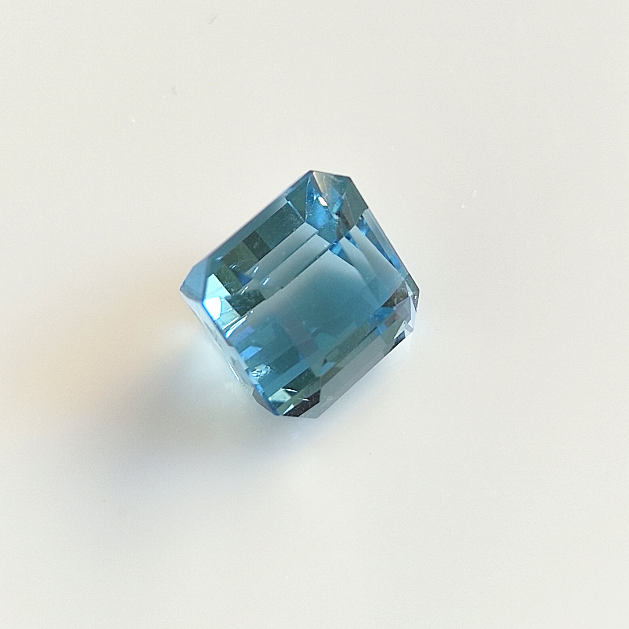 ブラジル産アクアマリン・ルース 2.785ct 7.5x7.7mm エメラルドカット