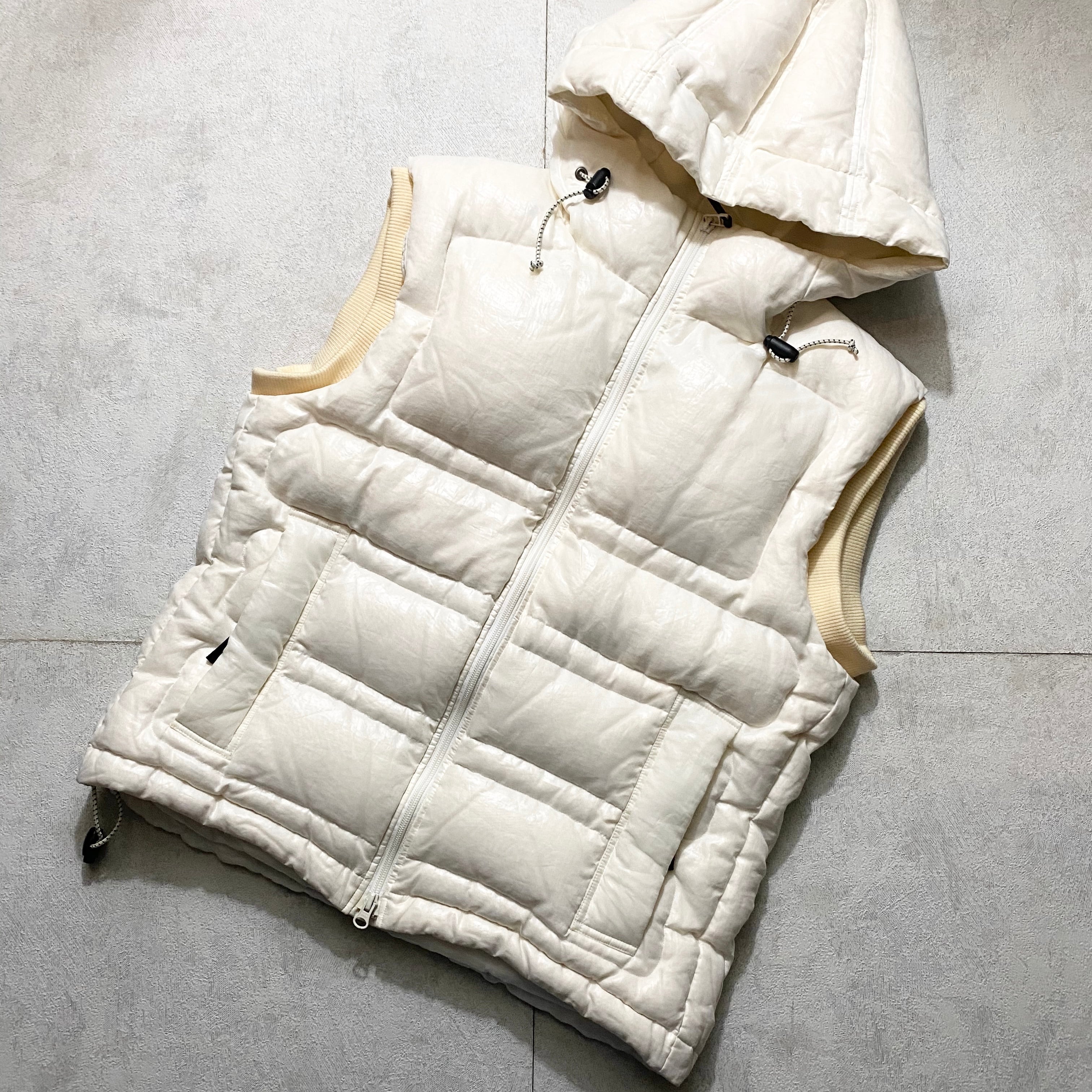 ISSEY MIYAKE MEN white color down vest | NOIR ONLINE
