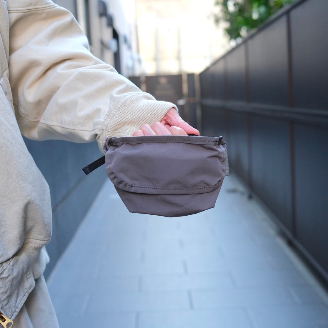 AMIACALVA(アミアカルヴァ) / Split Yarn portable messenger -Gray