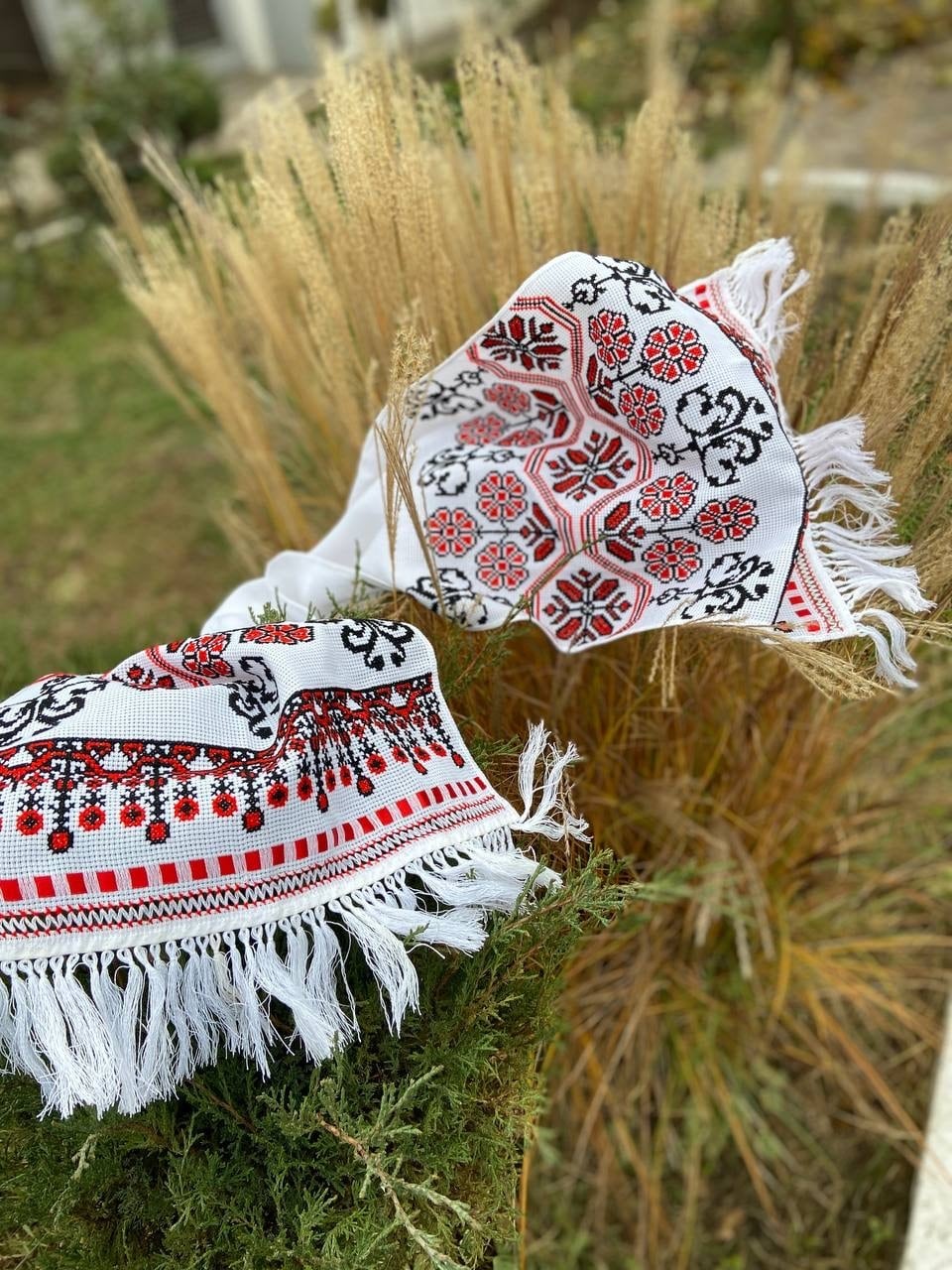 ウクライナ伝統手刺繍祭具タオル「ルシニク」 | ウクライナ刺繍