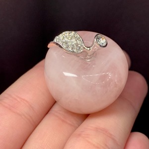 20.とっても可愛い♪ローズクォーツりんごさん♪